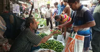 ছুটির দিনে রাজশাহীতে সবজির বাজারে স্বস্তি